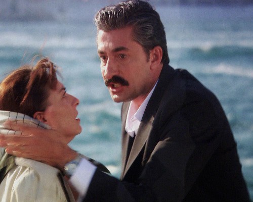 Öyle Bir Geçer Zaman Ki Fotoğrafı