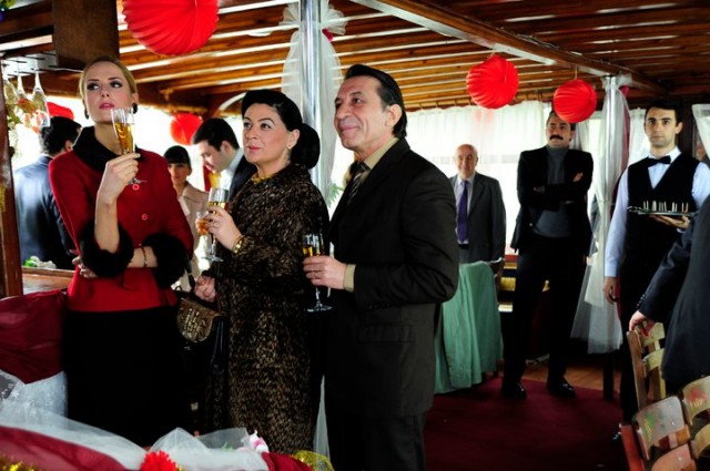 Öyle Bir Geçer Zaman Ki Fotoğrafı