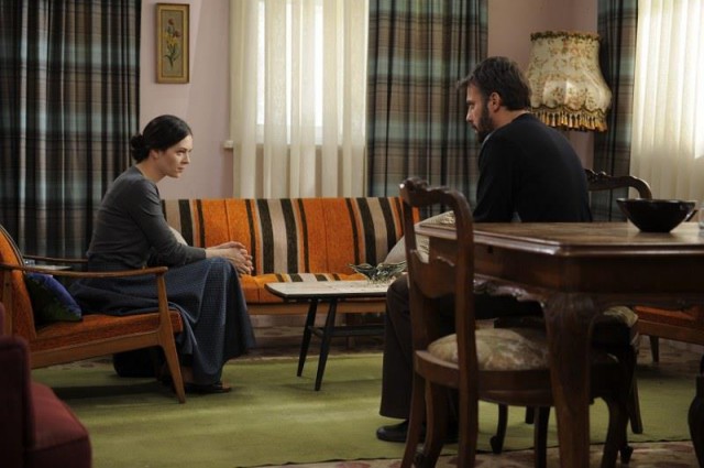 Öyle Bir Geçer Zaman Ki Fotoğrafı