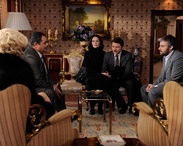 Öyle Bir Geçer Zaman Ki Fotoğrafı