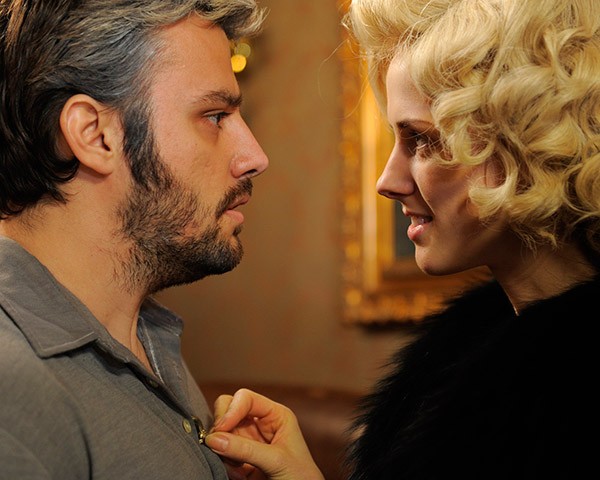 Öyle Bir Geçer Zaman Ki Fotoğrafı