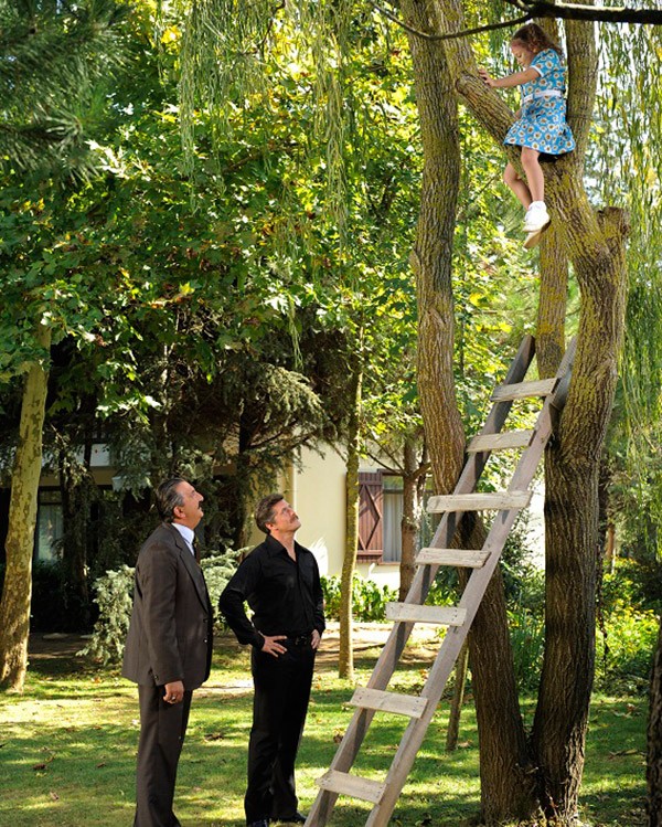 Öyle Bir Geçer Zaman Ki Fotoğrafı