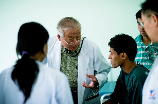 Calling 3: Himalayan Schweitzer Fotoğrafı