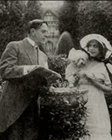 She Walketh Alone (1915) afişi