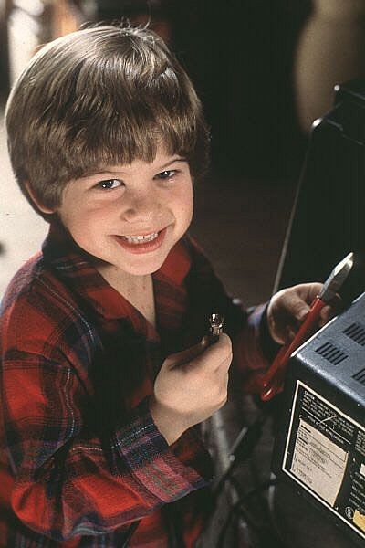 Evde Tek Başına 3 Fotoğrafı