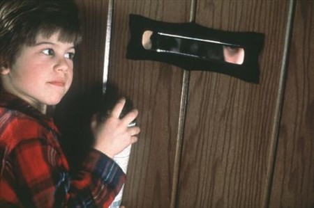 Evde Tek Başına 3 Fotoğrafı