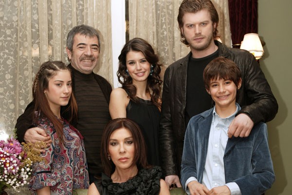 Aşk-ı Memnu Fotoğrafı