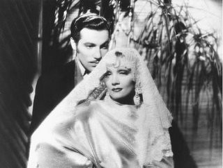 The Devil Is A Woman fotoğrafı