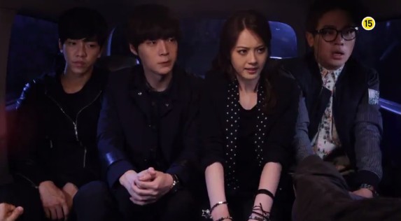 Etrafın Sarıldı Fotoğrafı