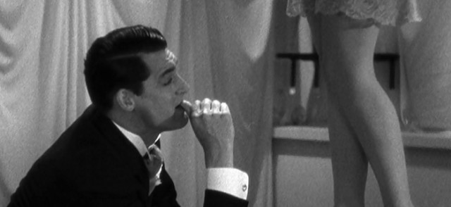 Kiss and Make-Up fotoğrafı