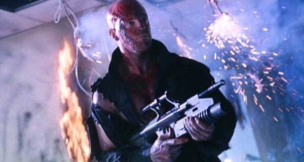 Kara Maske Fotoğrafı