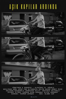 Açık Kapılar Ardında (2023) afişi