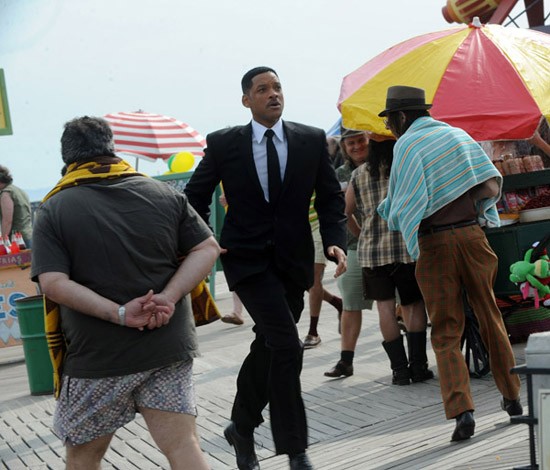 Siyah Giyen Adamlar 3 Fotoğrafı