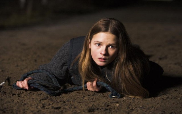 Sisters Apart Fotoğrafı