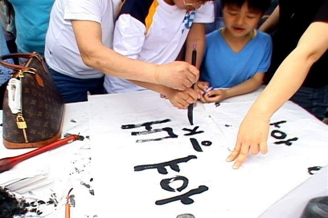 Shocking Family fotoğrafı