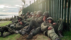 Iluminados Por El Fuego Fotoğrafı