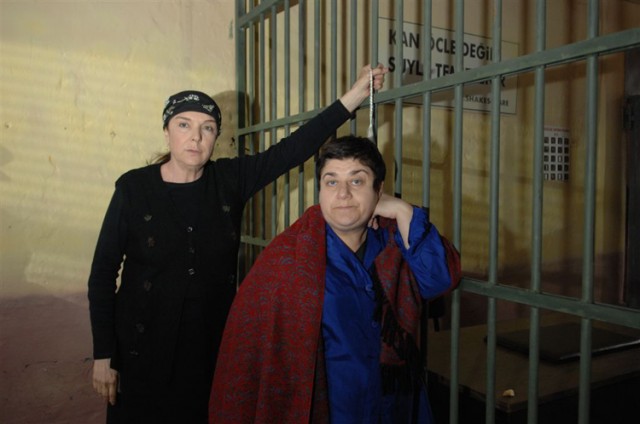 Parmaklıklar Ardında Fotoğrafı