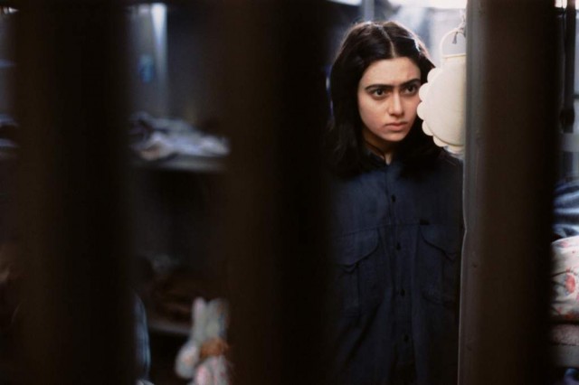 Dokhtari Ba Kafsh-haye-katani Fotoğrafı