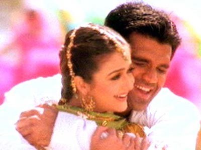 Awara Paagal Deewana fotoğrafı