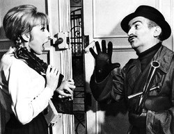 A Mouse With The Men Fotoğrafı