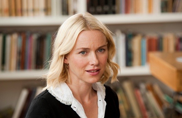 Uzun Boylu Esmer Adam Fotoğrafı