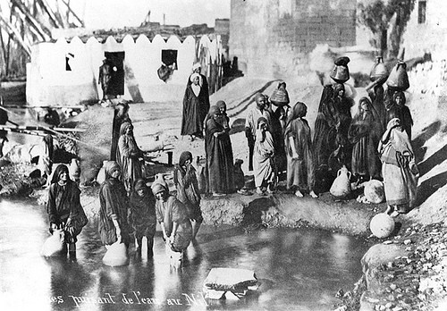 Women Fetching Water From The Nile fotoğrafı