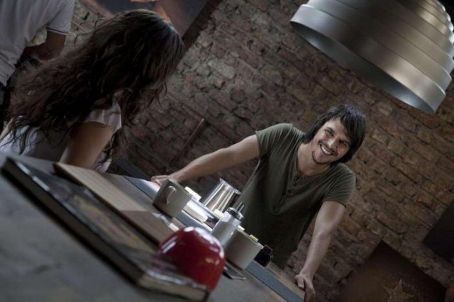 Aşk Tesadüfleri Sever Fotoğrafı