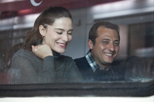 Aşk Tesadüfleri Sever Fotoğrafı