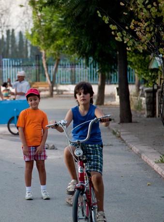 Aşk Tesadüfleri Sever Fotoğrafı