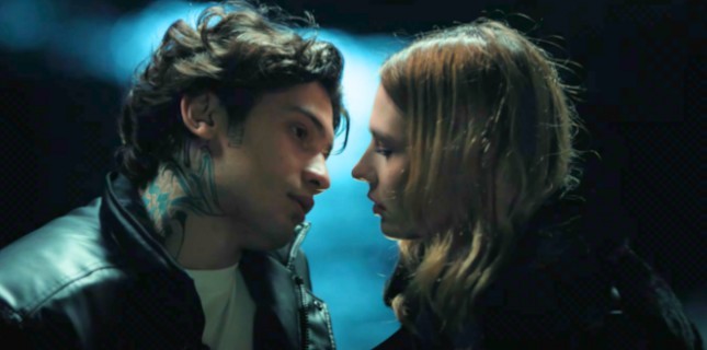 "Aşk Sadece Bir An" Gişede Zirveyi Bırakmıyor!