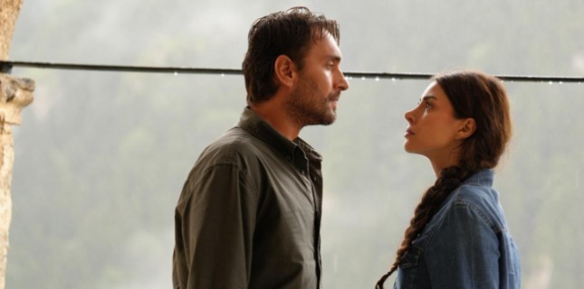 Deniz Baysal ve Ulaş Tuna Astepe'li Yeni Dizi "Taşacak Bu Deniz" Geliyor!