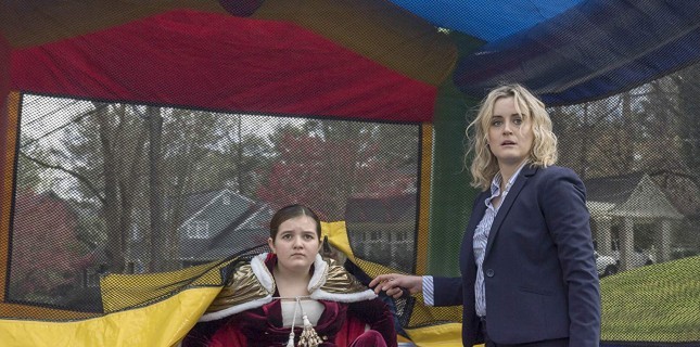 Taylor Schilling Başrollü Family Filminden İlk Fragman