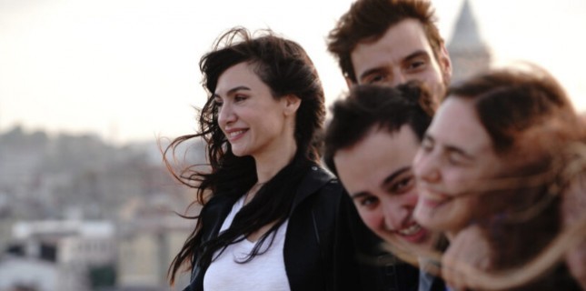 Birce Akalay ve Mert Fırat'lı "Bir Derdim Var" Dizisinden İlk Fragman!