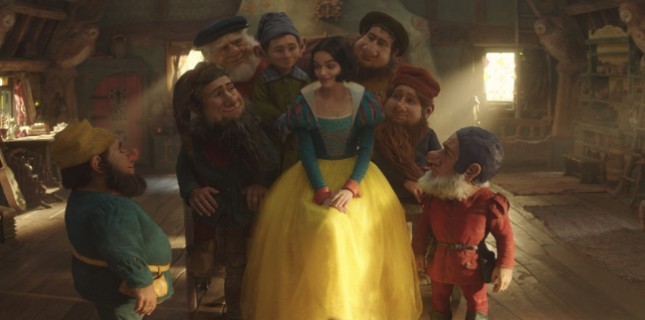 "Snow White" Filminin Canlı-Çekiminden İlk Fragman!