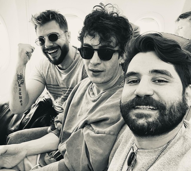 Soldan sağa - Tolga Güleryüz, Sergen Deveci, Ceyhun Fersoy Soldan sağa - Tolga Güleryüz, Sergen Deveci, Ceyhun Fersoy