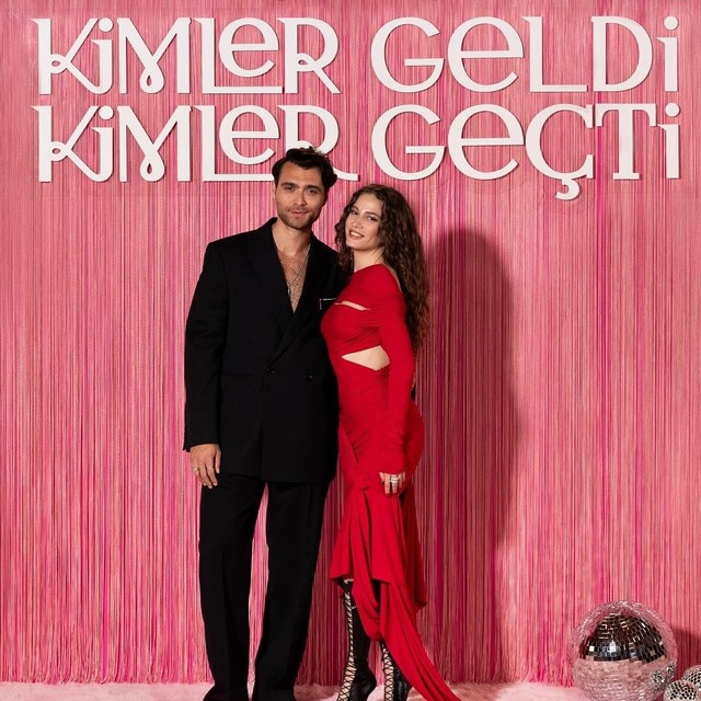 Hakan Kurtaş ve Serenay Sarıkaya Hakan Kurtaş ve Serenay Sarıkaya