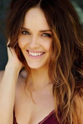 Rebecca Breeds fotoğrafı