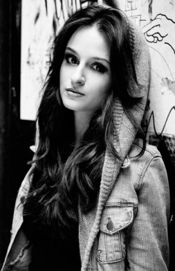 Melanie Papalia Fotoğrafı