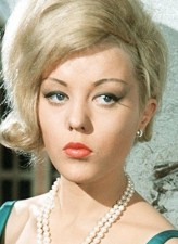 Margaret Nolan fotoğrafı