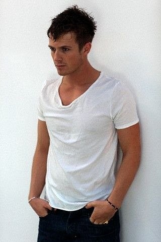 Charlie Bewley fotoğrafı