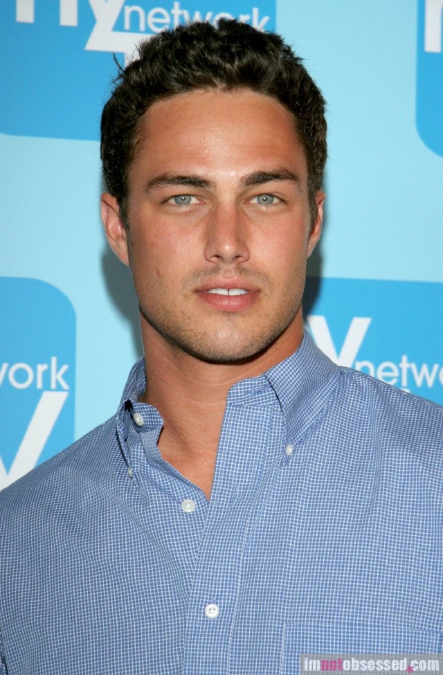 Taylor Kinney Fotoğrafı