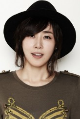 Moon Jung-hee fotoğrafı