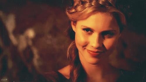 Claire Holt Fotoğrafı