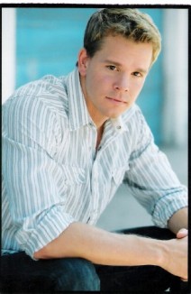 Josh Mills fotoğrafı