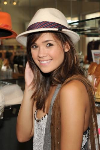 Nicole Gale Anderson Fotoğrafı