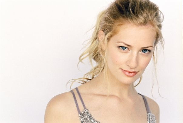 Beth Behrs Fotoğrafı