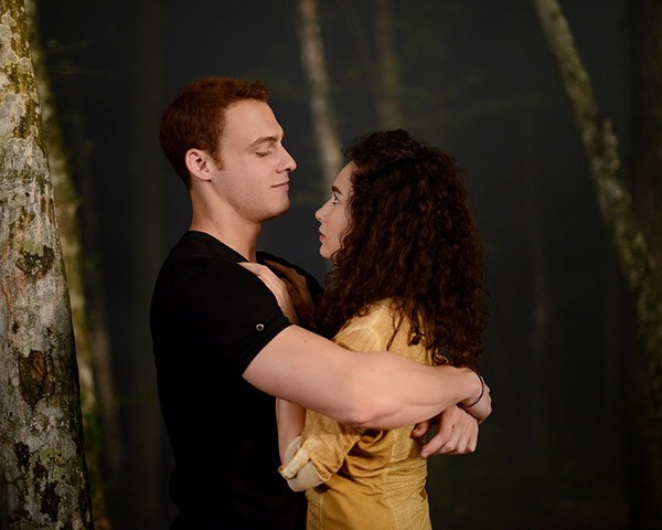 Hande Doğandemir Fotoğrafı