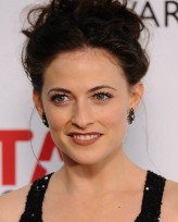 Lara Pulver fotoğrafı