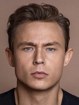 Dennis Mojen fotoğrafı