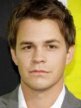 Johnny Simmons fotoğrafı